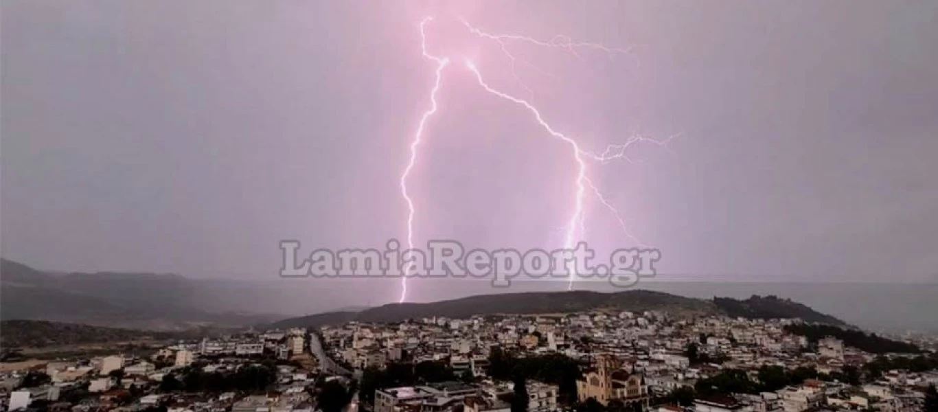 «Άνοιξαν οι ουρανοί» στη Λαμία! - Εντυπωσιακές εικόνες από τους κεραυνούς και την καταιγίδα (βίντεο)